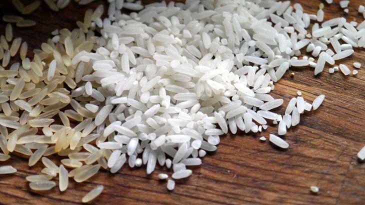 Krásna a mladá vďaka ázijskému pokladu - ryži